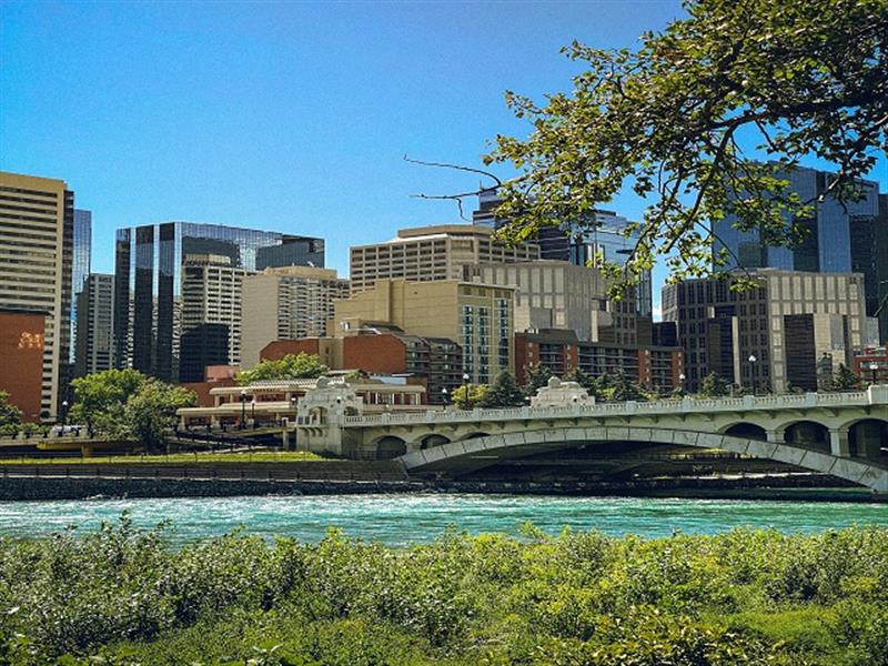  How Calgary's Economic Growth Impacts Real Estate Investments?